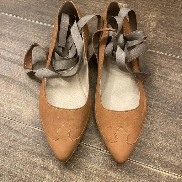 Free People brown suede flats with lace up ties size 40 9.5 womens.  Ballerina. - Picture 8 of 8